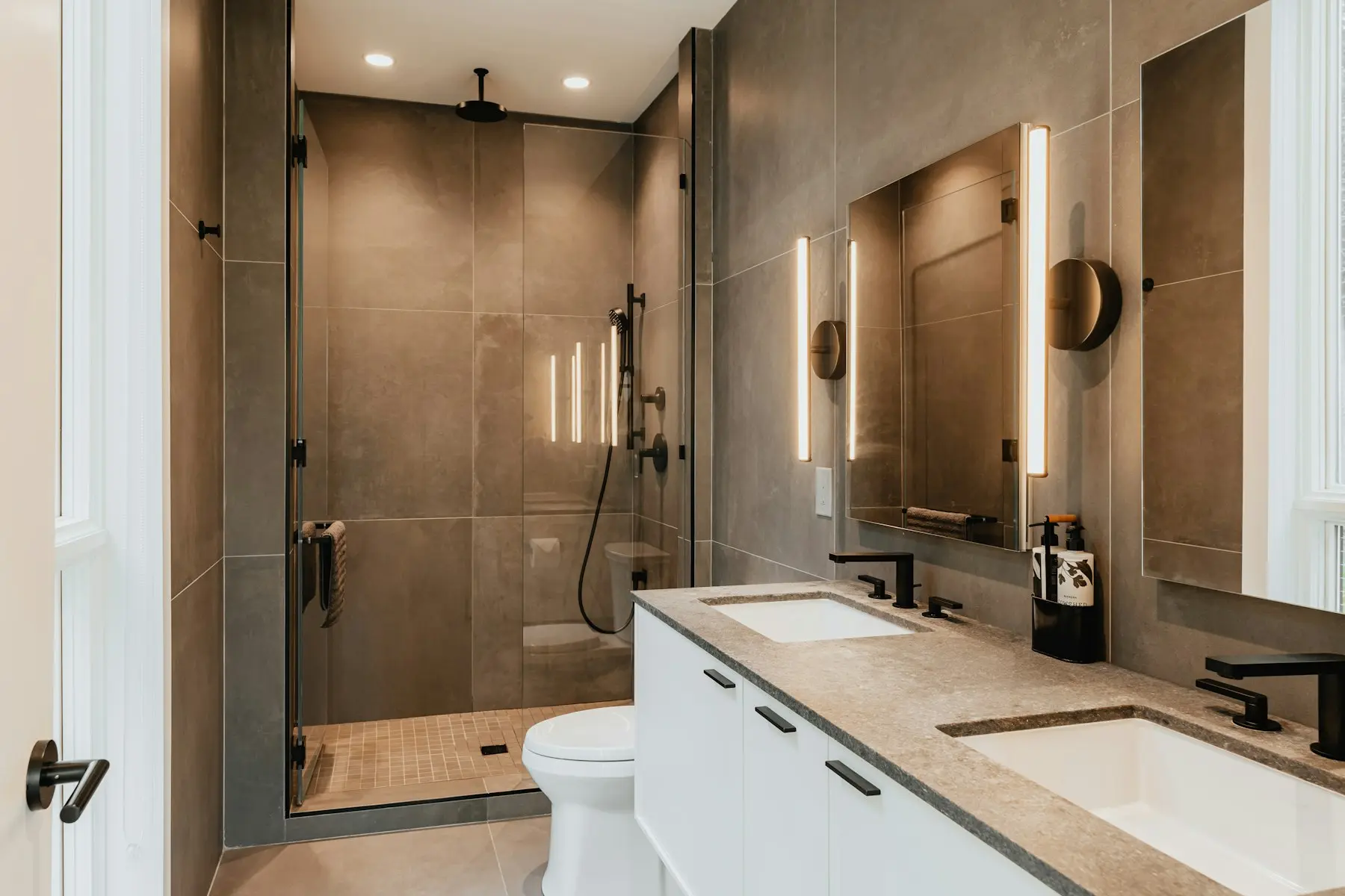 Bad mit bodengleicher Dusche